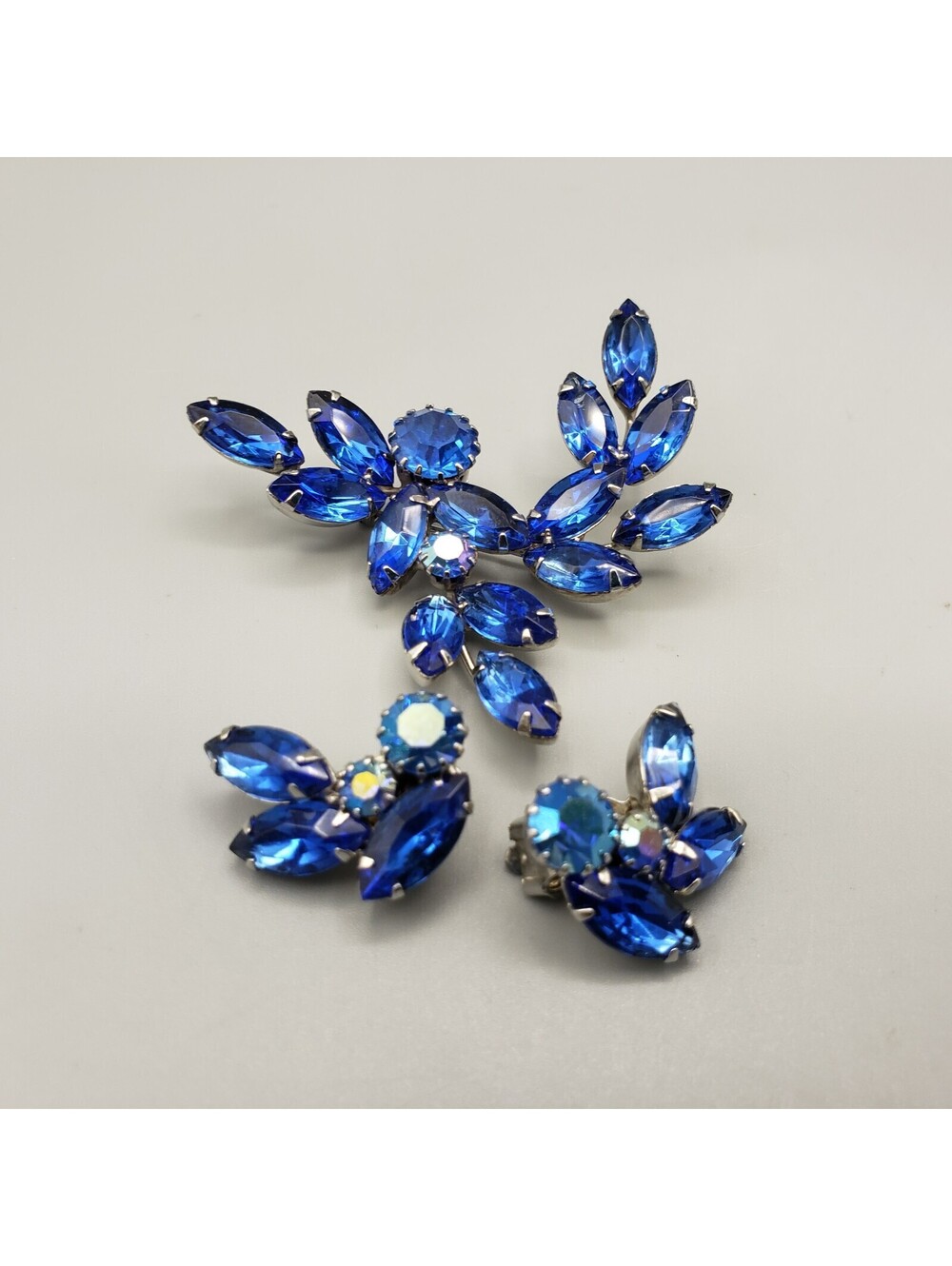 Vintage Demi Parure Blue Rhinestone Brooch & Clip Earrings Prong Set Marquise AB